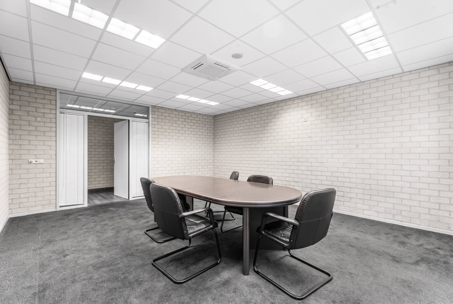 Bedrijfscomplex Waterbeemd 1 in Helmond